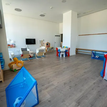 Skyline 4 Pool & Parking Free Holiday home