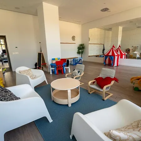 Skyline 4 Pool & Parking Free Holiday home