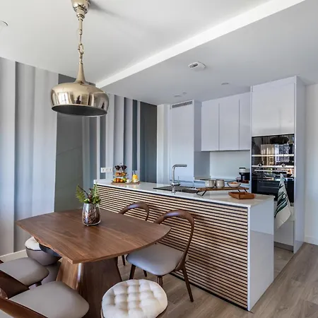 Skyline 4 Pool & Parking Free Holiday home