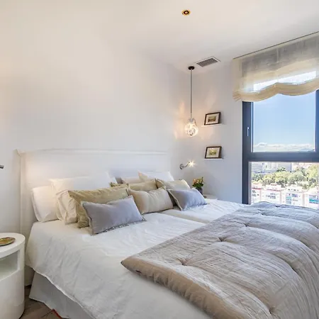 Skyline 4 Pool & Parking Free Holiday home *