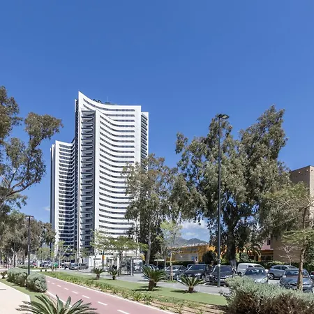 Skyline 4 Pool & Parking Free Ferienhaus